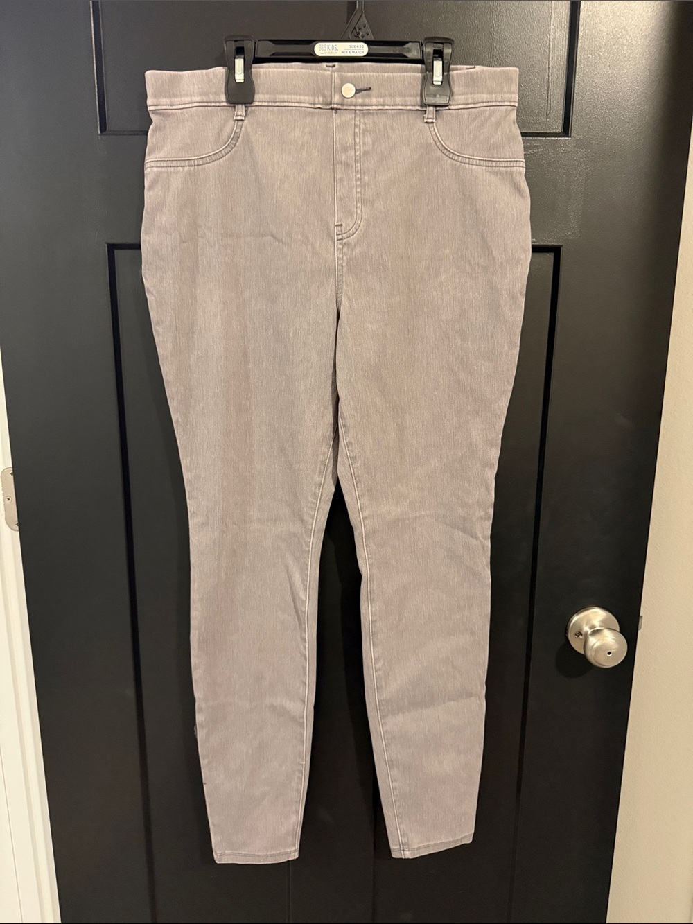 Light grey jeggings